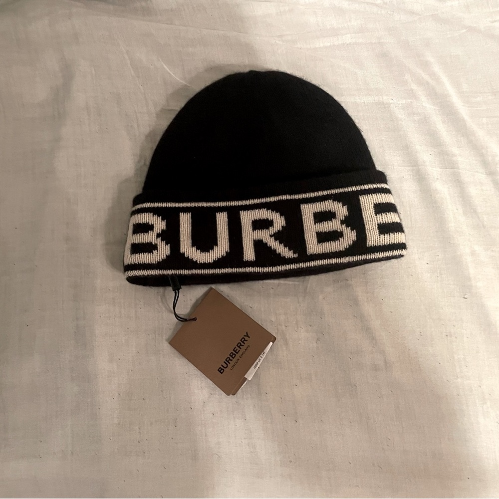 Burberry New,100% Authentic Cashmere Hat, Black & Beige Color